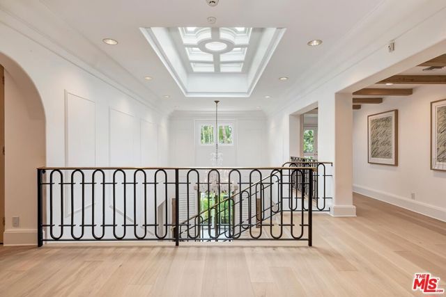 812 N Bedford Drive, Beverly Hills, CA 90210