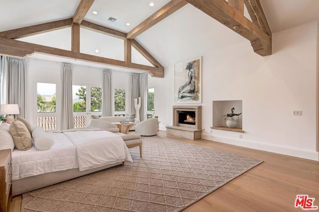 812 N Bedford Drive, Beverly Hills, CA 90210