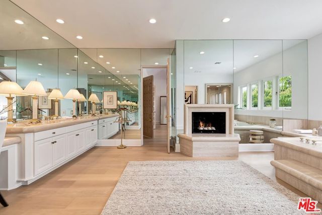 812 N Bedford Drive, Beverly Hills, CA 90210