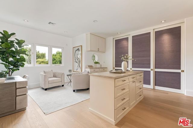 812 N Bedford Drive, Beverly Hills, CA 90210