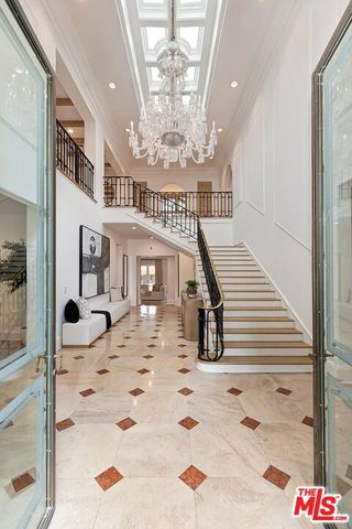 812 N Bedford Drive, Beverly Hills, CA 90210