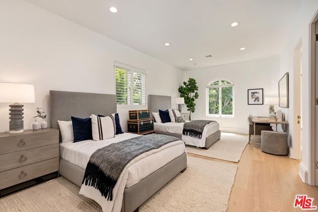 812 N Bedford Drive, Beverly Hills, CA 90210