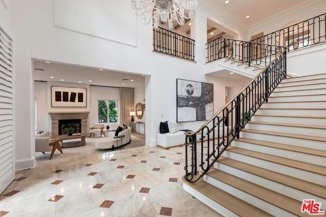 812 N Bedford Drive, Beverly Hills, CA 90210