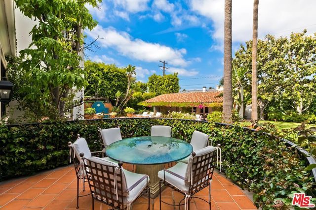 812 N Bedford Drive, Beverly Hills, CA 90210