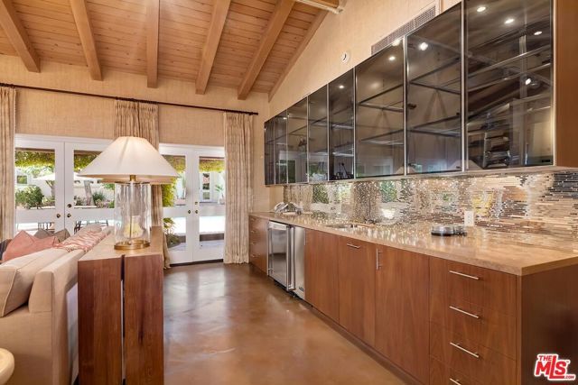 812 N Bedford Drive, Beverly Hills, CA 90210