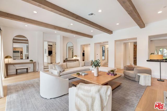812 N Bedford Drive, Beverly Hills, CA 90210