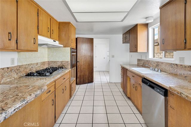 13295 Tamarisk Road, Victorville, CA 92395