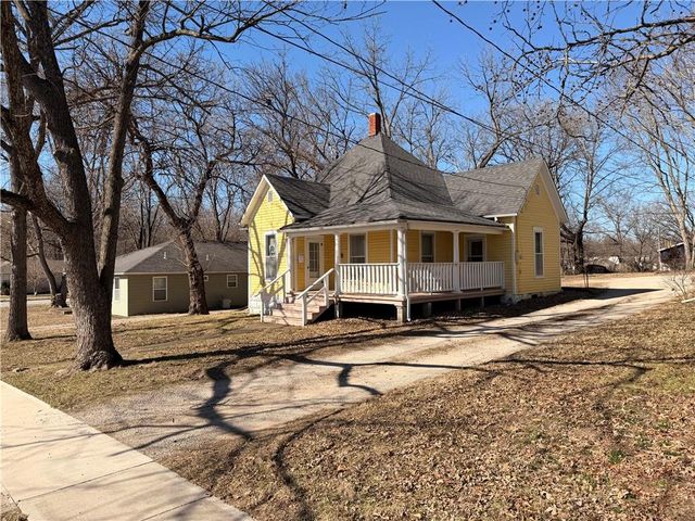 323 W GAY Street, Warrensburg, MO 64093