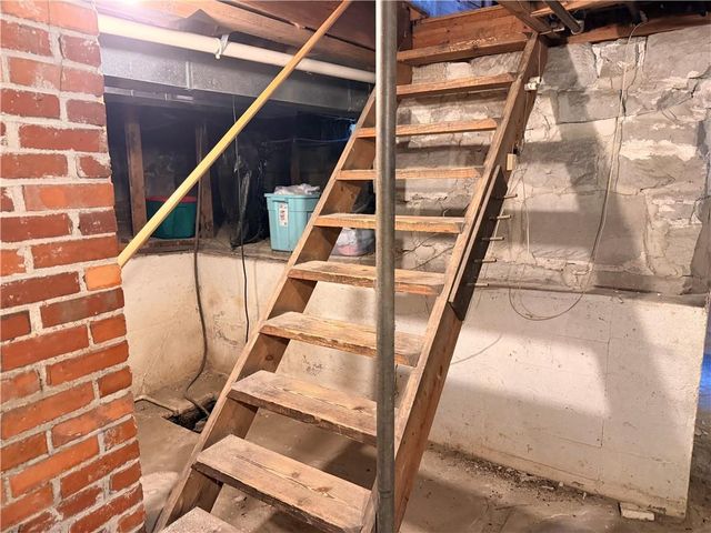 323 W GAY Street, Warrensburg, MO 64093