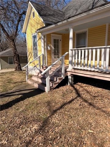 323 W GAY Street, Warrensburg, MO 64093