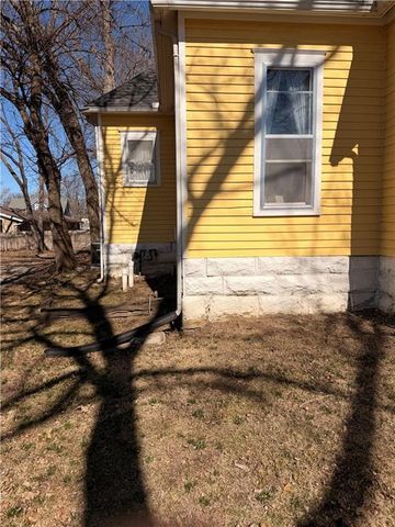 323 W GAY Street, Warrensburg, MO 64093