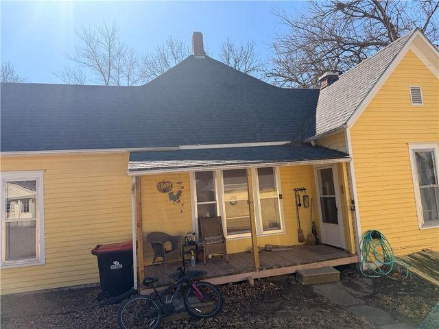 323 W GAY Street, Warrensburg, MO 64093