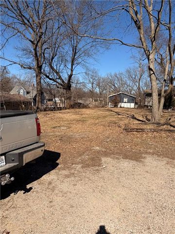 323 W GAY Street, Warrensburg, MO 64093