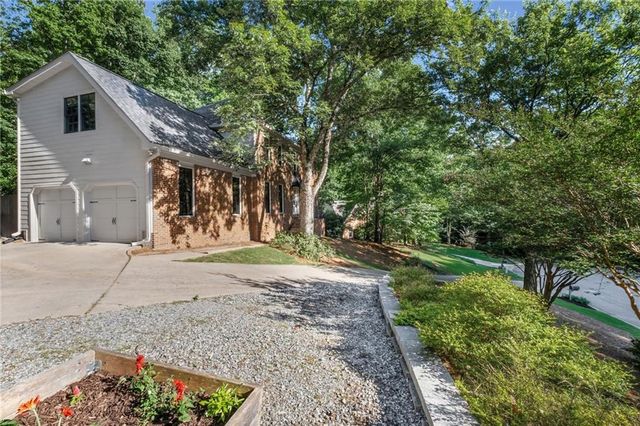 140 N Bluff, Alpharetta, GA 30004