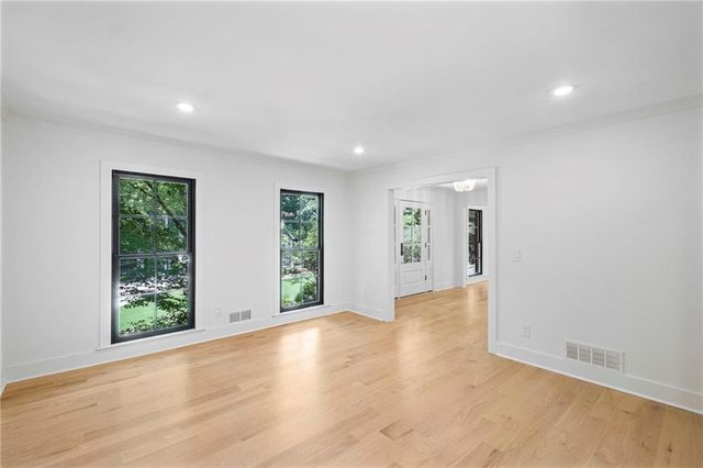 140 N Bluff, Alpharetta, GA 30004