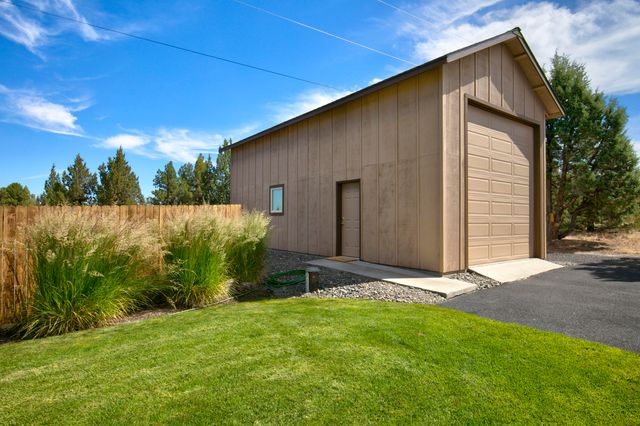 18853 SW Sisters Place, Powell Butte, OR 97753