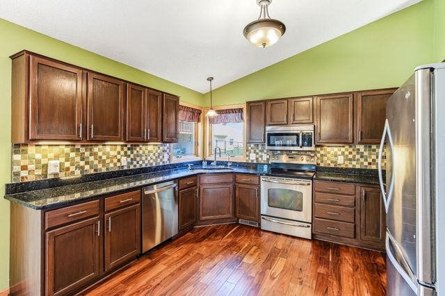 2445 Schaller Drive E, Maplewood, MN 55119