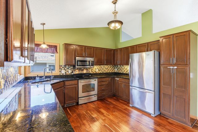 2445 Schaller Drive E, Maplewood, MN 55119