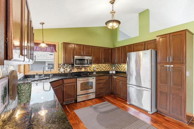 2445 Schaller Drive E, Maplewood, MN 55119