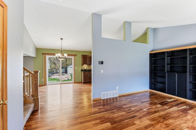 2445 Schaller Drive E, Maplewood, MN 55119