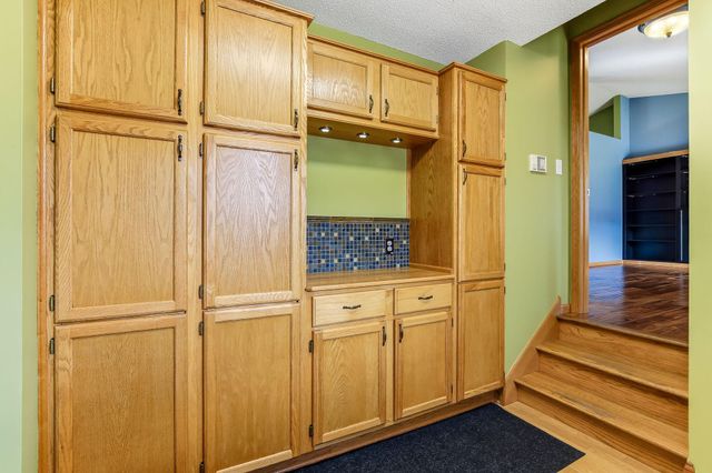 2445 Schaller Drive E, Maplewood, MN 55119