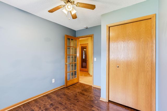 2445 Schaller Drive E, Maplewood, MN 55119