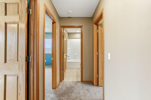 2445 Schaller Drive E, Maplewood, MN 55119