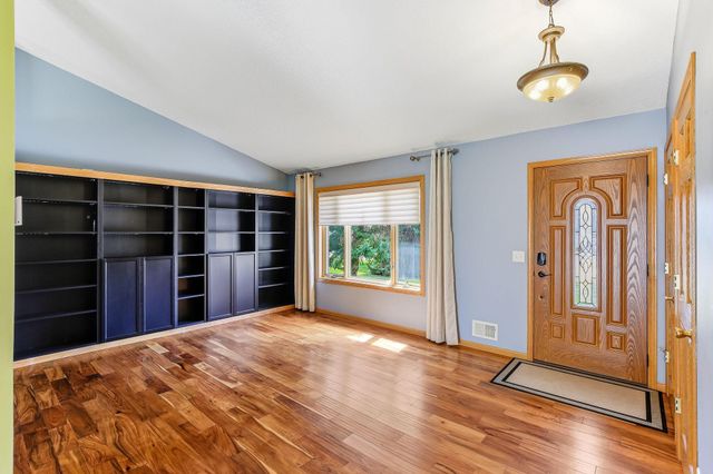 2445 Schaller Drive E, Maplewood, MN 55119