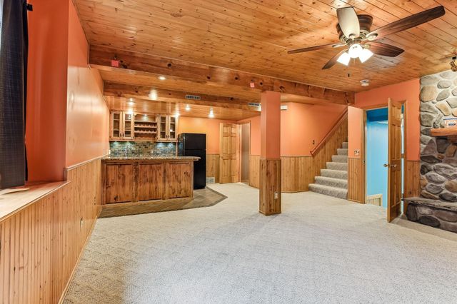 2445 Schaller Drive E, Maplewood, MN 55119