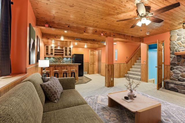 2445 Schaller Drive E, Maplewood, MN 55119