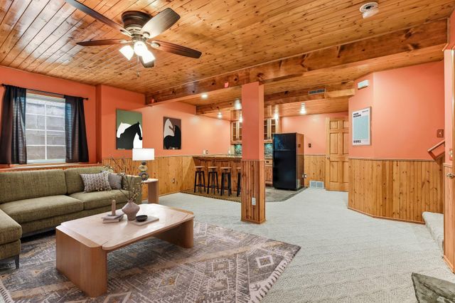 2445 Schaller Drive E, Maplewood, MN 55119