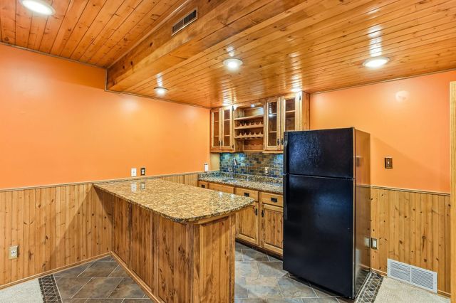 2445 Schaller Drive E, Maplewood, MN 55119