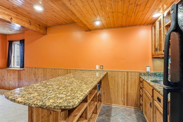 2445 Schaller Drive E, Maplewood, MN 55119