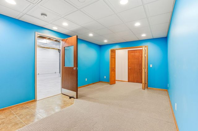 2445 Schaller Drive E, Maplewood, MN 55119