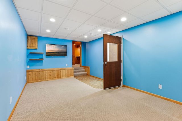 2445 Schaller Drive E, Maplewood, MN 55119