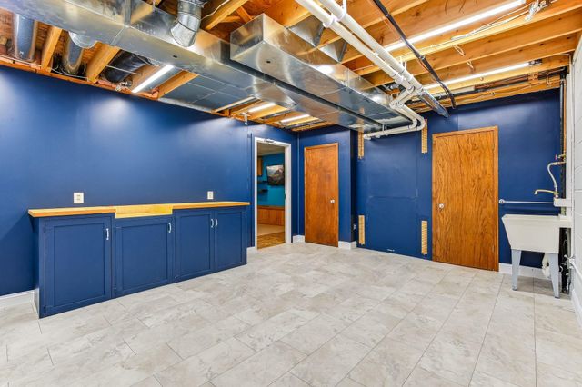 2445 Schaller Drive E, Maplewood, MN 55119