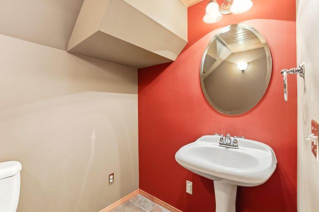 2445 Schaller Drive E, Maplewood, MN 55119