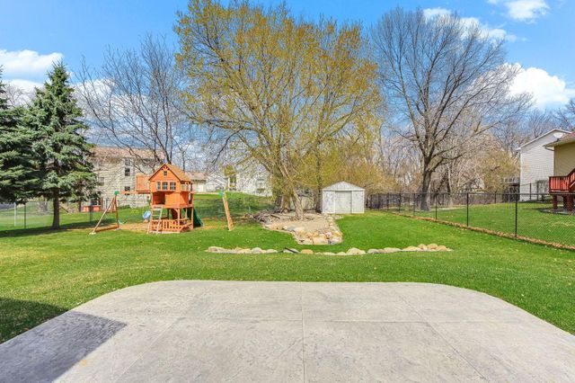 2445 Schaller Drive E, Maplewood, MN 55119