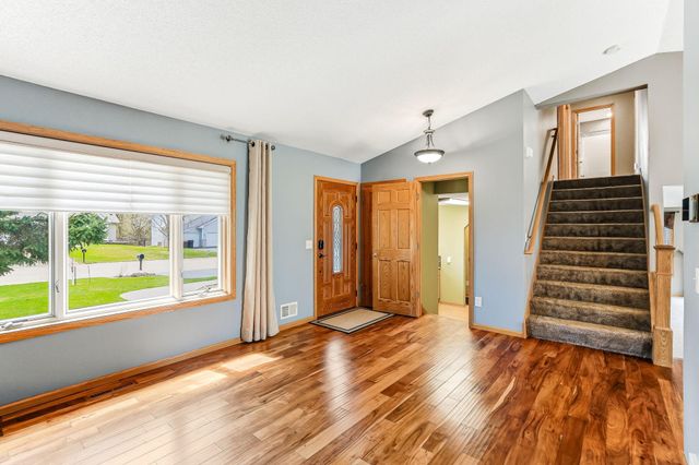 2445 Schaller Drive E, Maplewood, MN 55119