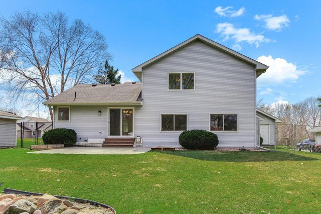 2445 Schaller Drive E, Maplewood, MN 55119