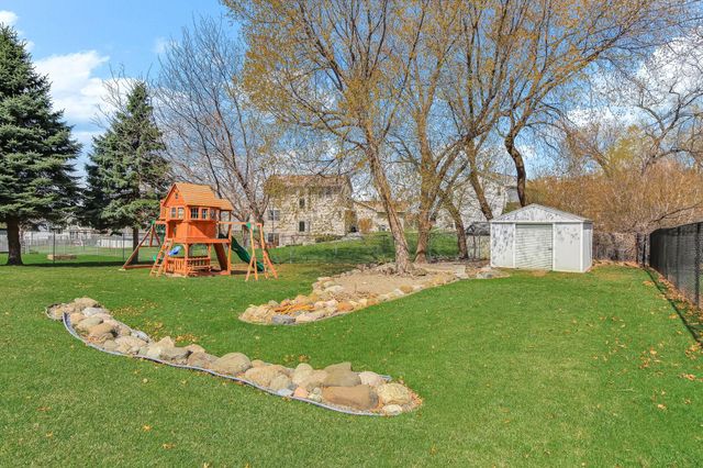 2445 Schaller Drive E, Maplewood, MN 55119