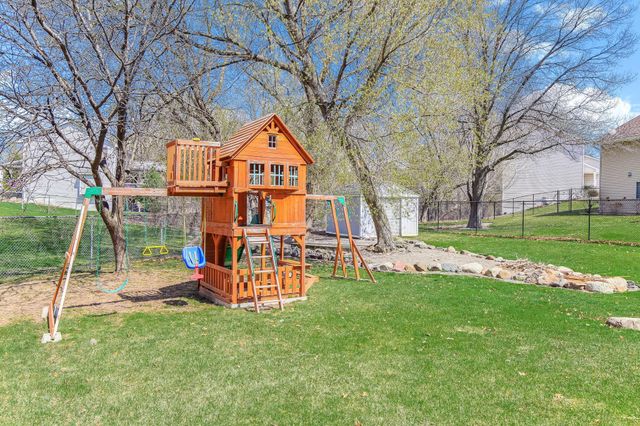 2445 Schaller Drive E, Maplewood, MN 55119