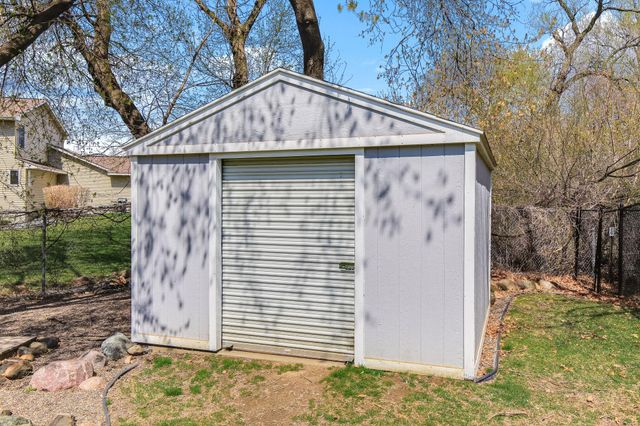 2445 Schaller Drive E, Maplewood, MN 55119