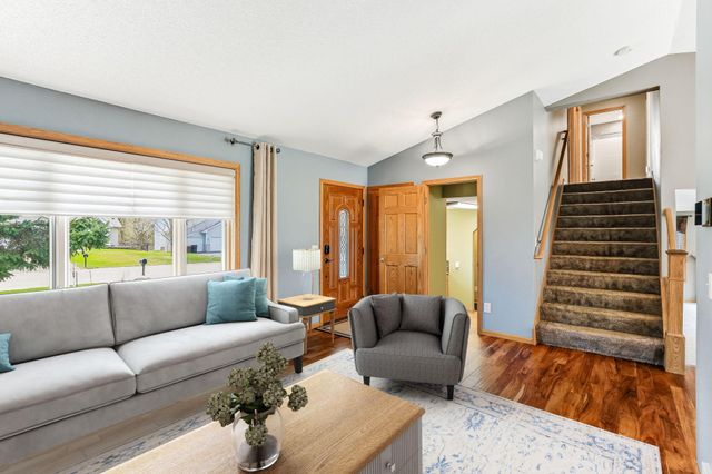 2445 Schaller Drive E, Maplewood, MN 55119