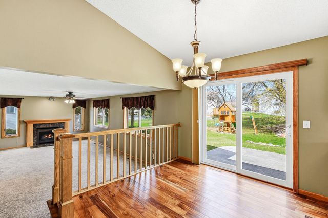 2445 Schaller Drive E, Maplewood, MN 55119