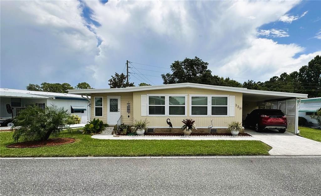 121 PYRACANTHA LANE, Leesburg, FL 34748