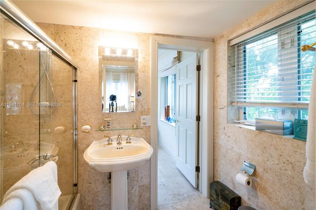 6465 Pine Tree Drive Cir, Miami Beach, FL 33141