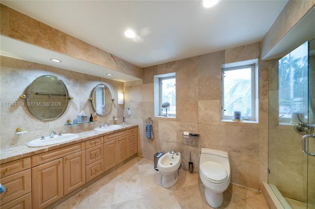 6465 Pine Tree Drive Cir, Miami Beach, FL 33141