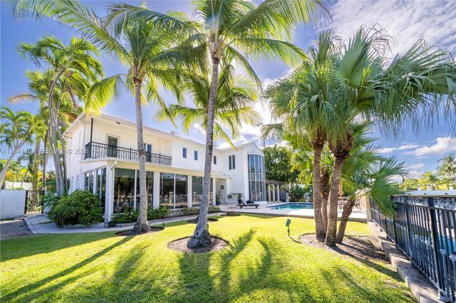 6465 Pine Tree Drive Cir, Miami Beach, FL 33141