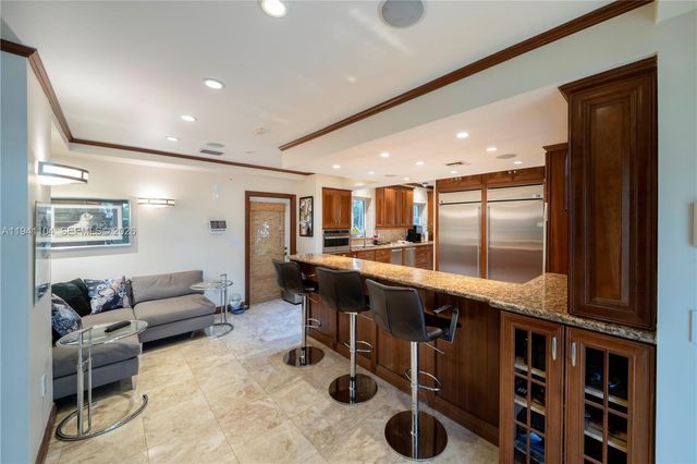 6465 Pine Tree Drive Cir, Miami Beach, FL 33141